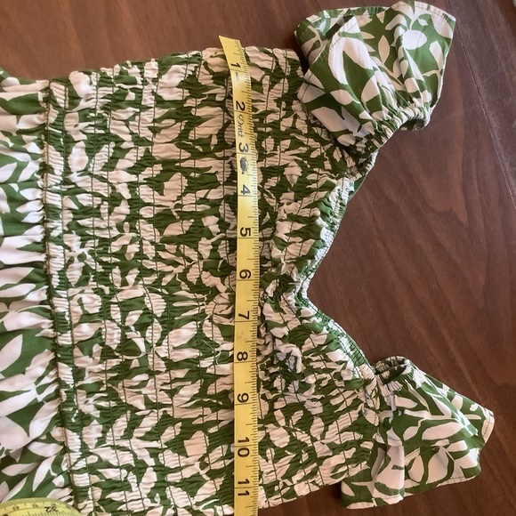 ⸻
🌿 Abercrombie & Fitch Green Leaf Print Petite MIDI Dress - XS 🌿 - Picture 13 of 16
